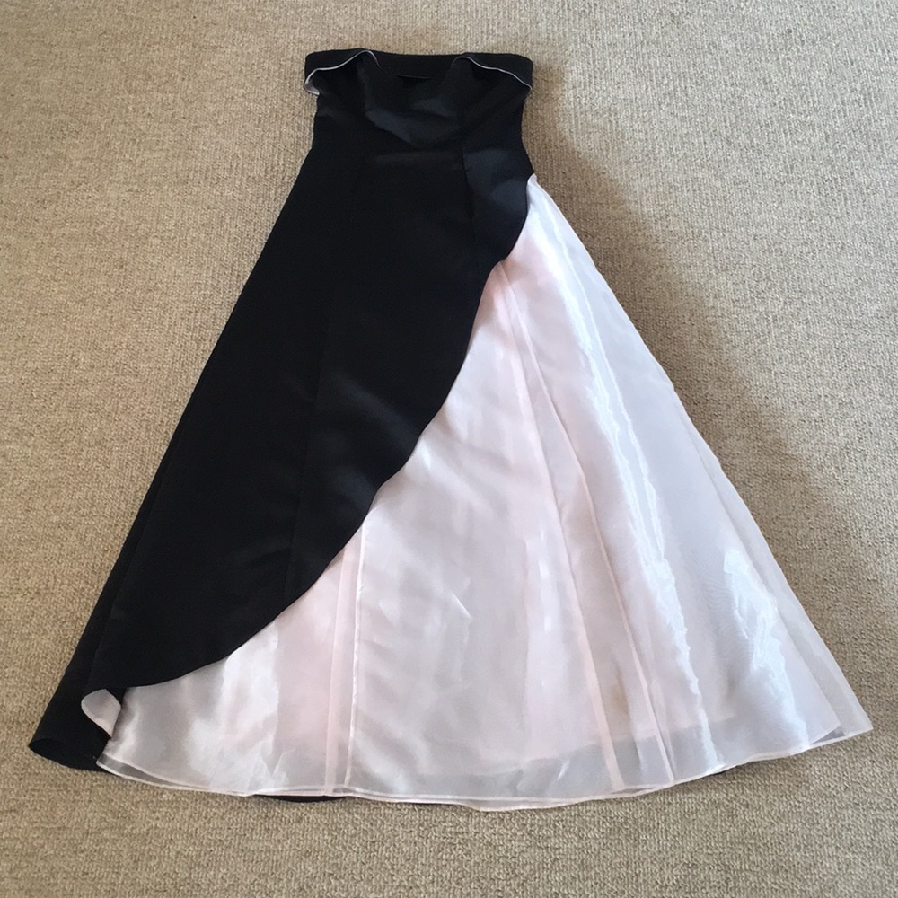 ‼️PRICE DROP‼️Morgan&Co strapless black/pink gown.